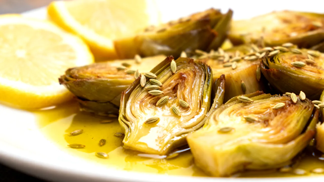 Geschmorte Artischockenherzen mit Fenchelsamen und Zitrone"