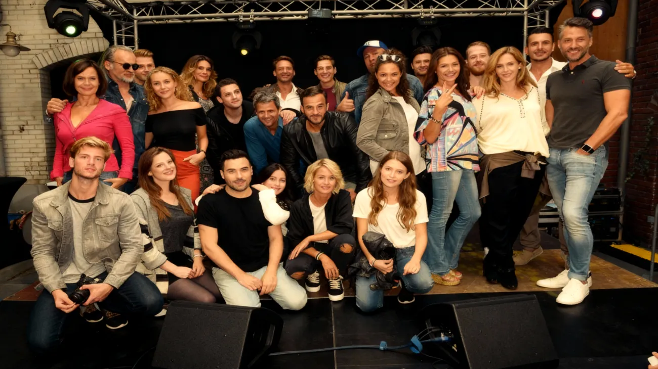 Unter uns2025-11-07T05:33:25.045Z"